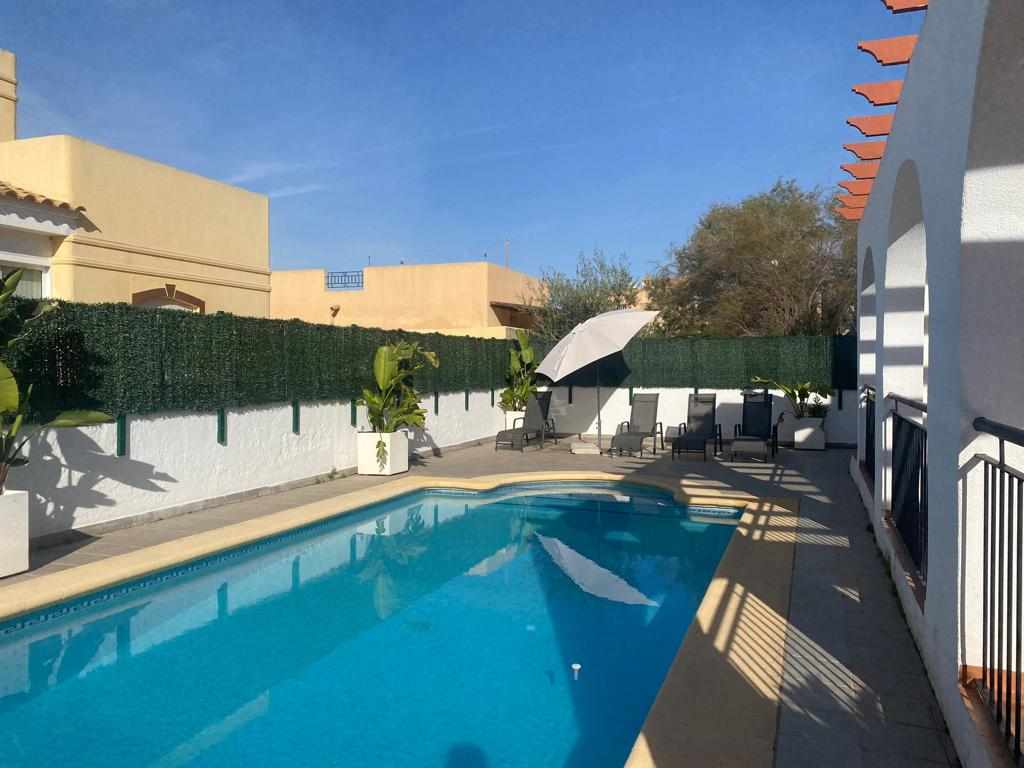 Encantadora villa de 3 cuartos y piscina privada: Villa en alquiler en Turre, Almería